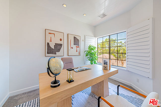10611 Ashton Avenue, Los Angeles CA: https://media.crmls.org/mediaz/955b7976-110e-4098-a6fb-8d87c71dc297.jpg