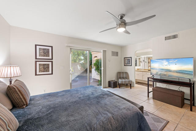 44079 Elba Court, Palm Desert CA: https://media.crmls.org/mediaz/955b8220-9238-48bb-8e06-18512a9201f2.jpg