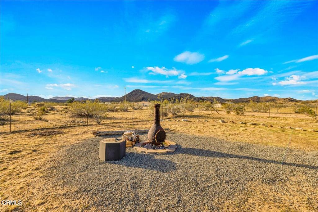 https://media.crmls.org/mediaz/955b9a20-aad4-47ca-9fdf-51a2d8373674.jpg?preset=X-Large