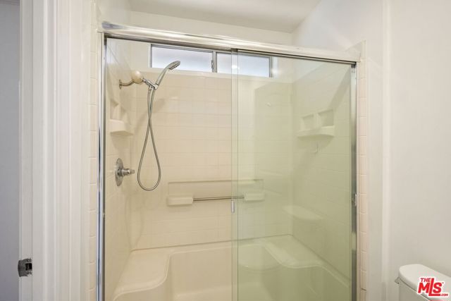 29500 Heathercliff Rd, Malibu CA: https://media.crmls.org/mediaz/955c00c4-bd54-474b-80ad-3f863913bf5a.jpg