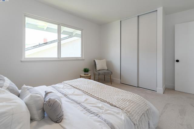 4406 Sugarland Ct, Concord CA: https://media.crmls.org/mediaz/955c39fa-0bfb-4a24-887e-1fc2b8d9dbad.jpg