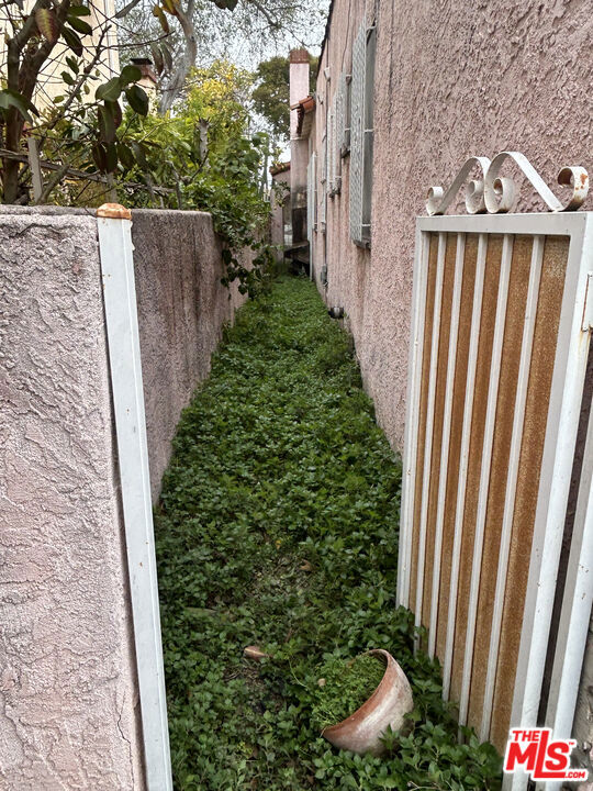 https://media.crmls.org/mediaz/955c6263-242e-4060-868f-070c5d16dfbd.jpg?preset=X-Large