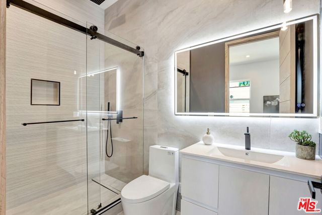 5730 Lasaine Avenue, Encino CA: https://media.crmls.org/mediaz/955c96fe-9c23-4ca0-a7cd-d4dfa7826ff0.jpg