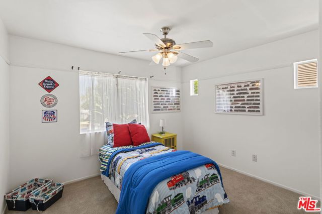 7725 Victoria Avenue, Inglewood CA: https://media.crmls.org/mediaz/955cb152-ac05-4d4b-a30f-4250d2a11a30.jpg