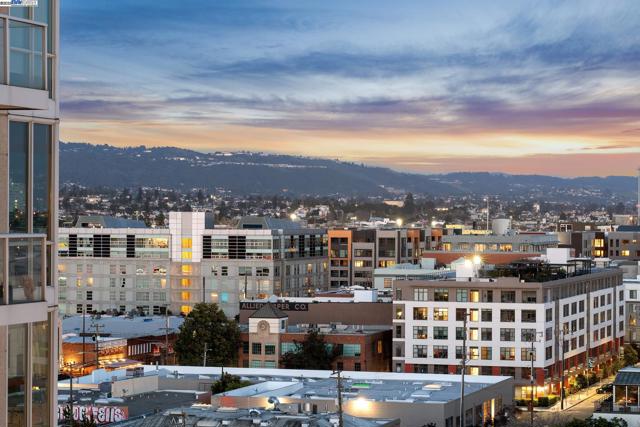 222 Broadway, Oakland CA: https://media.crmls.org/mediaz/955cc892-c804-4586-a0e3-e7b8f9ec2920.jpg