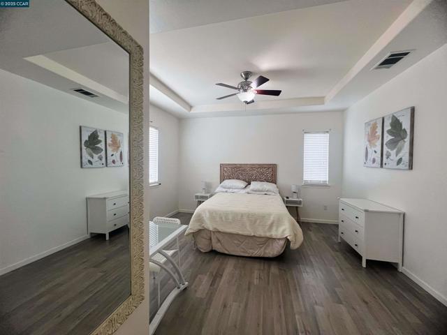 430 Chestnut Street, Brentwood CA: https://media.crmls.org/mediaz/955d331a-b580-439c-b890-69c9f8c0544a.jpg