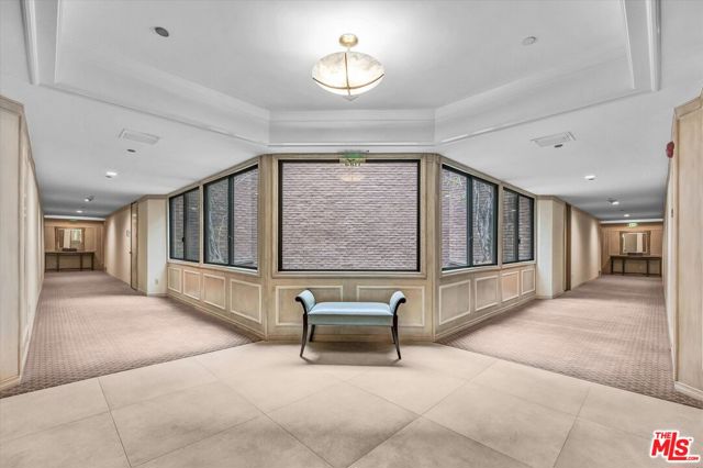 300 N Swall Drive, Beverly Hills CA: https://media.crmls.org/mediaz/955d475a-85d5-49d5-aa85-9df9bdb92406.jpg