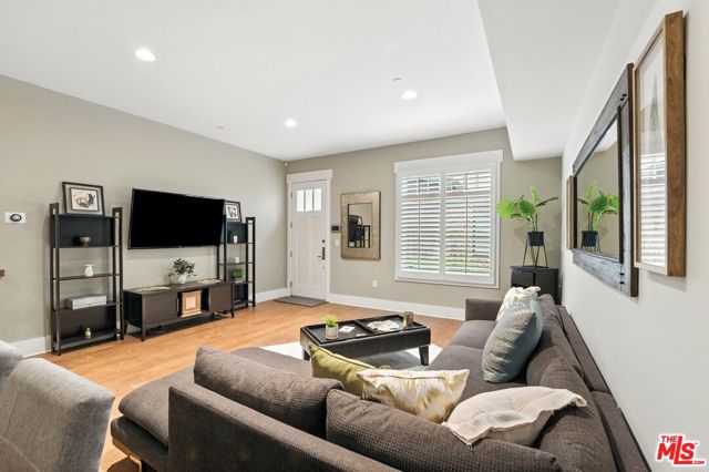 2020 Holly Drive, Los Angeles CA: https://media.crmls.org/mediaz/955d4ffa-247c-4705-b8c5-c3aa1baaf494.jpg