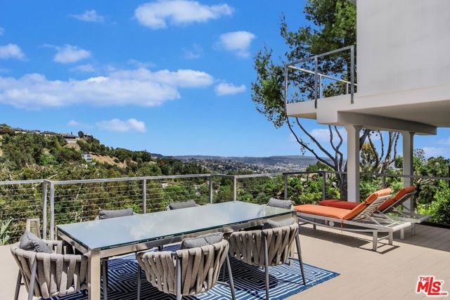2600 Carman Crest Drive, Los Angeles CA: https://media.crmls.org/mediaz/955d65ac-aad6-4920-b8e5-95b63dc187c3.jpg