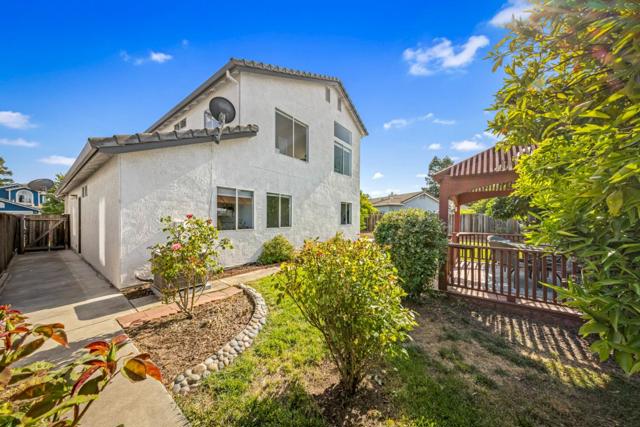 9082 Spencer Court, Gilroy CA: https://media.crmls.org/mediaz/955ddbb8-5828-4cfa-92b9-f5ee1b6ff6bb.jpg