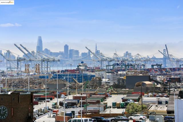 222 Broadway, Oakland CA: https://media.crmls.org/mediaz/955e2e91-44fc-4bb8-a7e9-e7794f7c67d5.jpg