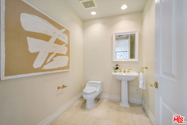 11847 Gorham Avenue, Los Angeles CA: https://media.crmls.org/mediaz/955e7def-eaf0-4006-9d17-ae209d6fb2a9.jpg