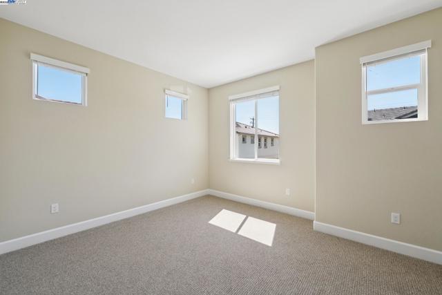 1305 Sunningdale Lane, Fairfield CA: https://media.crmls.org/mediaz/955f2744-2930-46c4-91bd-d0f2824f6f0d.jpg