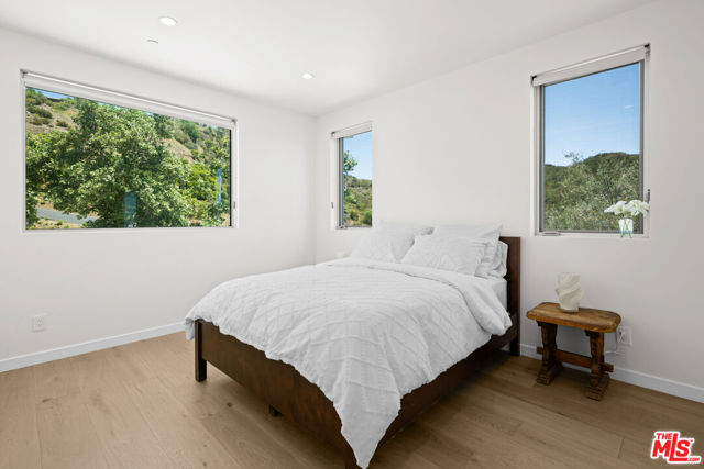 upper guest bedroom 1