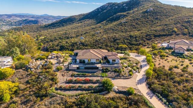 13495 Del Poniente Road, Poway CA: https://media.crmls.org/mediaz/955f4f67-36b2-40dc-88d4-d34801e605da.jpg
