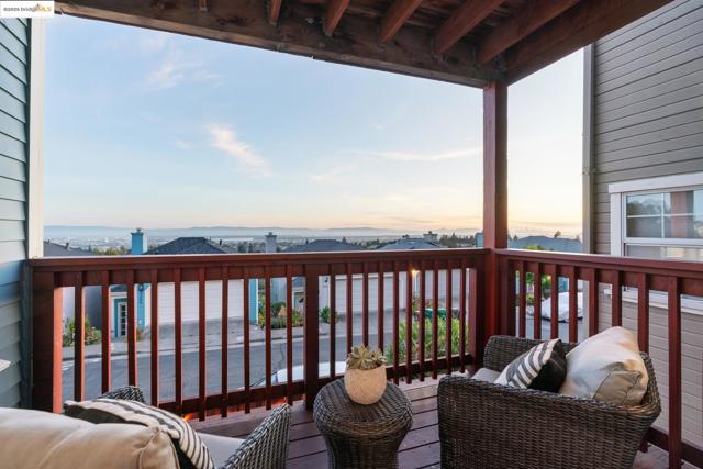 4353 Terrabella Way, Oakland CA: https://media.crmls.org/mediaz/955f852e-2700-4e6d-a77d-cc0dc8c682a3.jpg