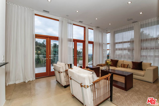 1929 N CURSON Place, Los Angeles CA: https://media.crmls.org/mediaz/955f8b31-9a56-45de-beef-2518381366be.jpg