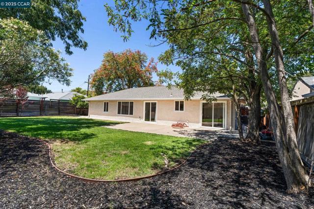 197 Hazel Dr, Pleasant Hill CA: https://media.crmls.org/mediaz/95605084-63cc-47b5-ac4f-9fae15c1caaf.jpg