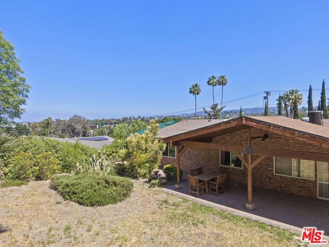 20315 Clark Street, Woodland Hills CA: https://media.crmls.org/mediaz/95605425-8cf5-424a-8e3c-11798753125b.jpg