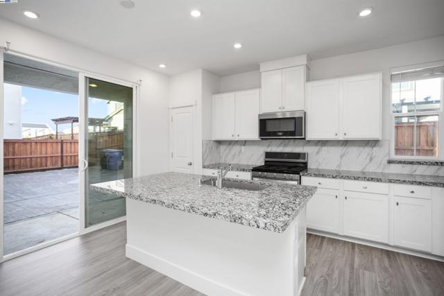 251 E Wrigleys Ave, Mountain House CA: https://media.crmls.org/mediaz/95614ae3-8b80-4125-8b19-ea30381df6b1.jpg