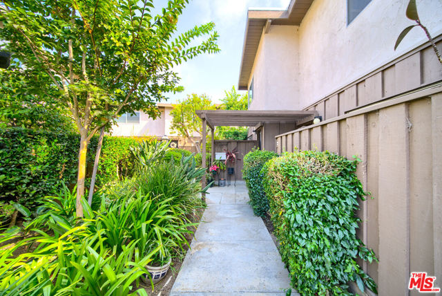 4575 Inglewood Boulevard, Culver City CA: https://media.crmls.org/mediaz/95621227-94fb-4815-b9b4-4f88ab3770f0.jpg