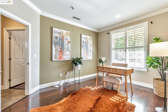 43 Sorrel Ct, Oakley CA: https://media.crmls.org/mediaz/95622f52-4d80-4cff-8ea6-5e95325388d5.jpg