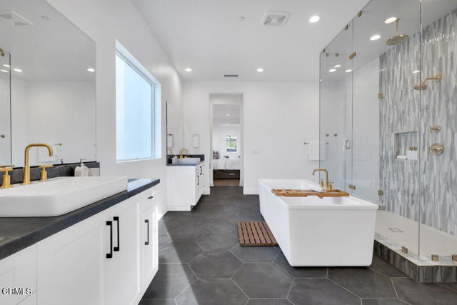 Detail Gallery Image 32 of 70 For 11944 N Red Hawk Ln, Porter Ranch,  CA 91326 - 5 Beds | 5 Baths