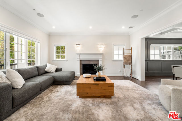 4469 Stern Avenue, Sherman Oaks CA: https://media.crmls.org/mediaz/9562e87f-5213-43b0-87f9-ca6275786d6d.jpg