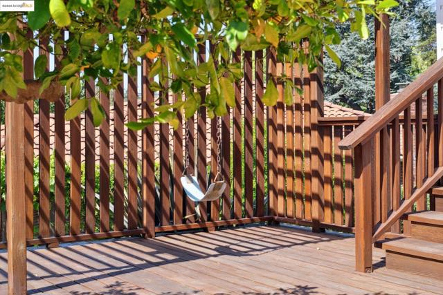 6141 Broadway Ter, Oakland CA: https://media.crmls.org/mediaz/95632401-e291-4393-b5e8-11721a735425.jpg