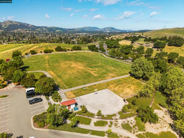 Image 7 of 60 For 812 Beaver Creek Ct