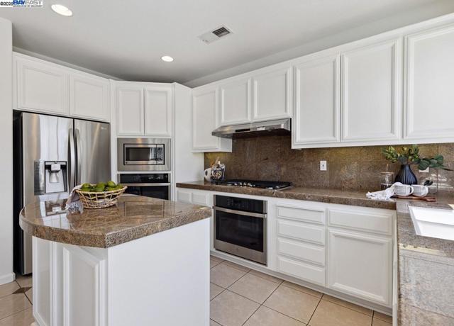 156 Elisha Ln, San Ramon CA: https://media.crmls.org/mediaz/9563a622-461e-4c22-a613-f47eb61559cf.jpg