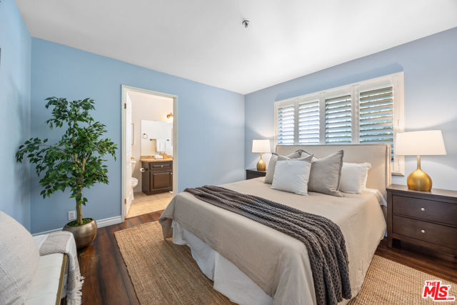 14365 Foothill Boulevard, Sylmar CA: https://media.crmls.org/mediaz/9563e4fe-e923-43ef-a02f-6a652e27c6bb.jpg