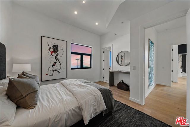 1565 Haslam Terrace, Los Angeles CA: https://media.crmls.org/mediaz/9563feda-6246-4773-a60e-058274e692cc.jpg