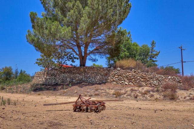 25861 E Old Julian Hwy, Ramona CA: https://media.crmls.org/mediaz/956402e3-cb93-4a02-9565-aea8f08f5fce.jpg