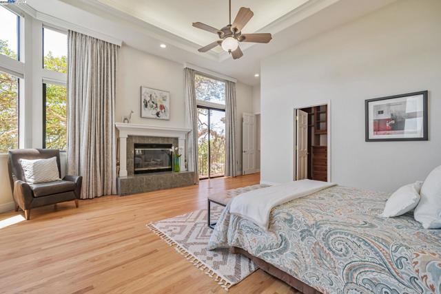 530 Oakshire Pl, Alamo CA: https://media.crmls.org/mediaz/95641ba1-a8f3-4251-aeed-e9cba6a8cf1f.jpg