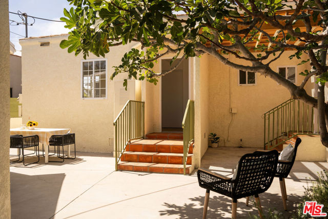 2300 Pisani Place, Venice CA: https://media.crmls.org/mediaz/95643b66-371c-4a60-ab3f-f1599bb12501.jpg
