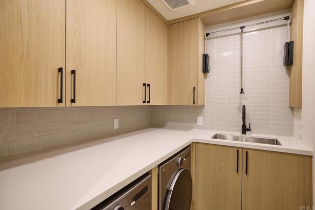 537 N Granados Avenue, Solana Beach CA: https://media.crmls.org/mediaz/9564bd8c-77f0-43de-b53e-d1a39485638d.jpg