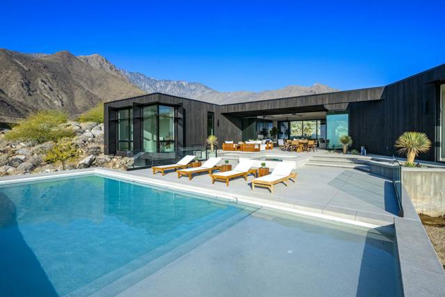 2085 Desert Flower Court, Palm Springs CA: https://media.crmls.org/mediaz/956509a3-c439-4aec-a67d-c47508f9fed1.jpg