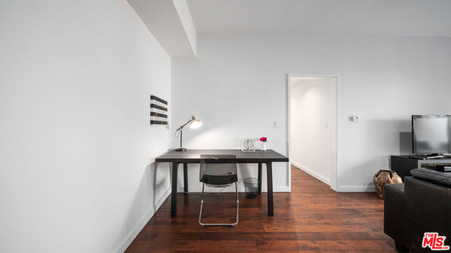 1818 Thayer Avenue, Los Angeles CA: https://media.crmls.org/mediaz/95650f22-2603-41c5-81a5-3262f22a9a3c.jpg
