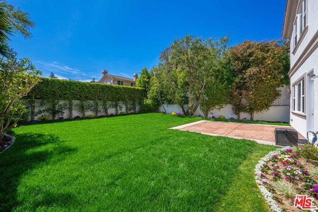 1756 Ruhland Avenue, Manhattan Beach CA: https://media.crmls.org/mediaz/9565a3d4-c9ca-4076-abf0-ae0770531e98.jpg