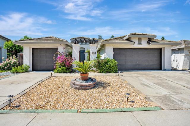 9712 Bovill Drive, Elk Grove CA: https://media.crmls.org/mediaz/9565e840-d95c-4083-843a-386e12d00c2c.jpg