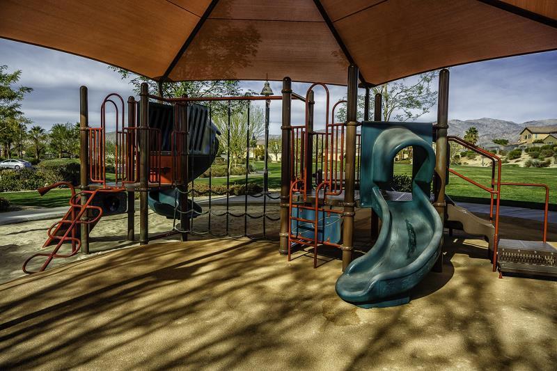 https://media.crmls.org/mediaz/9565f5f6-1377-4ffa-a64e-653dd5a04160.jpg?preset=X-Large