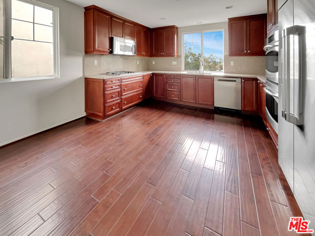 5692 Como Circle, Woodland Hills CA: https://media.crmls.org/mediaz/95662b7b-6a94-4ae6-834d-76c9a186024d.jpg