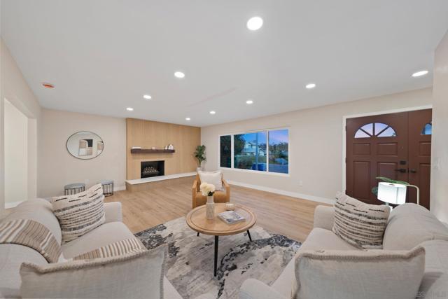 9401 Broadmoor Pl, La Mesa CA: https://media.crmls.org/mediaz/95664620-0103-4249-8d0d-6f8b58e37058.jpg