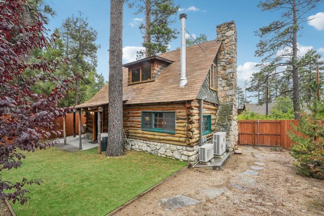 25750 Alderwood, Idyllwild CA: https://media.crmls.org/mediaz/9566656a-c40d-4a26-9fcf-1fedae1f1e18.jpg