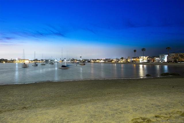 814 Kingston Ct, San Diego CA: https://media.crmls.org/mediaz/956683ac-7f44-42f2-af70-91421ccec007.jpg