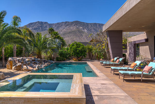 463 Lautner Lane, Palm Springs CA: https://media.crmls.org/mediaz/9566b232-2e3f-400c-ad20-2a89fc42efc2.jpg
