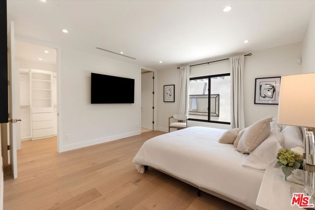100 S La Jolla Avenue, Los Angeles CA: https://media.crmls.org/mediaz/9566b782-57e5-41e4-940d-8451bf41a0a8.jpg