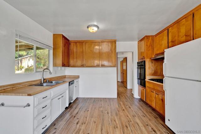 328 30 9th St, Del Mar CA: https://media.crmls.org/mediaz/9566cc4f-046c-4c3c-a6f1-9cdfe512459d.jpg