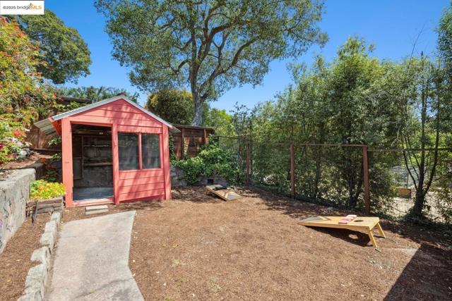 10 Wilding LN, Oakland CA: https://media.crmls.org/mediaz/9566ea9f-8f48-47ef-8213-075bfee4266c.jpg